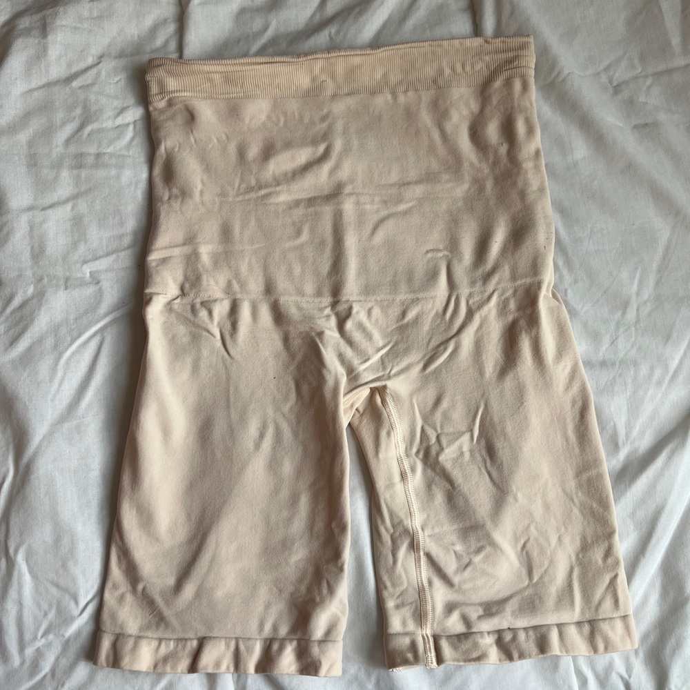 Skims SEAMLESS SCULPT HIGH-WAISTED ABOVE THE KNEE SHORT